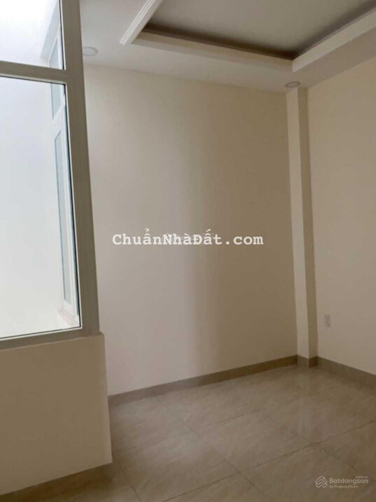 Cho thuê nhà nguyên căn 3 tầng 4 phòng ngủ 5wc sân thượng trục chính xe hơi KDC Trường Lưu, giá 8tr