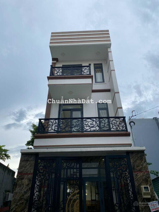 Cho thuê nhà nguyên căn 3 tầng 4 phòng ngủ 5wc sân thượng trục chính xe hơi KDC Trường Lưu, giá 8tr