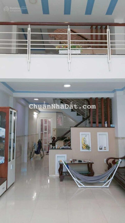 Cho thuê nhà nguyên căn 1 trệt 1 lửng 2 lầu có 3 phòng ngủ 4WC full nội thất cao cấp, giá 10 triệu