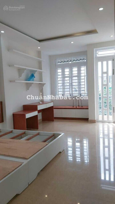 Cho thuê nhà nguyên căn 1 trệt 1 lửng 2 lầu có 3 phòng ngủ 4WC full nội thất cao cấp, giá 10 triệu