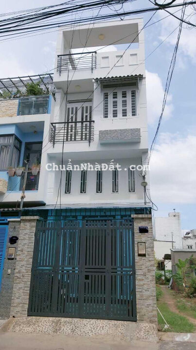 Cho thuê nhà nguyên căn 1 trệt 1 lửng 2 lầu có 3 phòng ngủ 4WC full nội thất cao cấp, giá 10 triệu