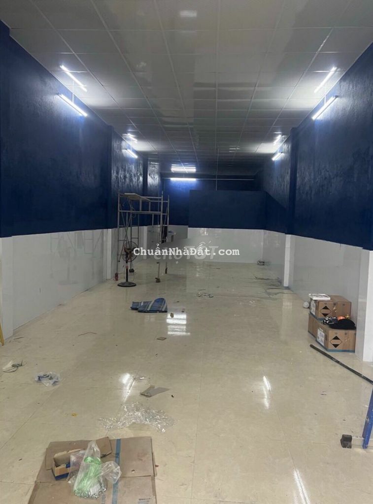 NHÀ ĐƯỜNG LỚN TRỐNG SUỐT MẶT TIỀN LÊ CHÂN GIÁ HỜI