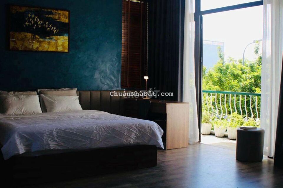 Cho thuê biệt thự 3 tầng sân vườn Đường rộng 7, 5 m lề 4, 5 m