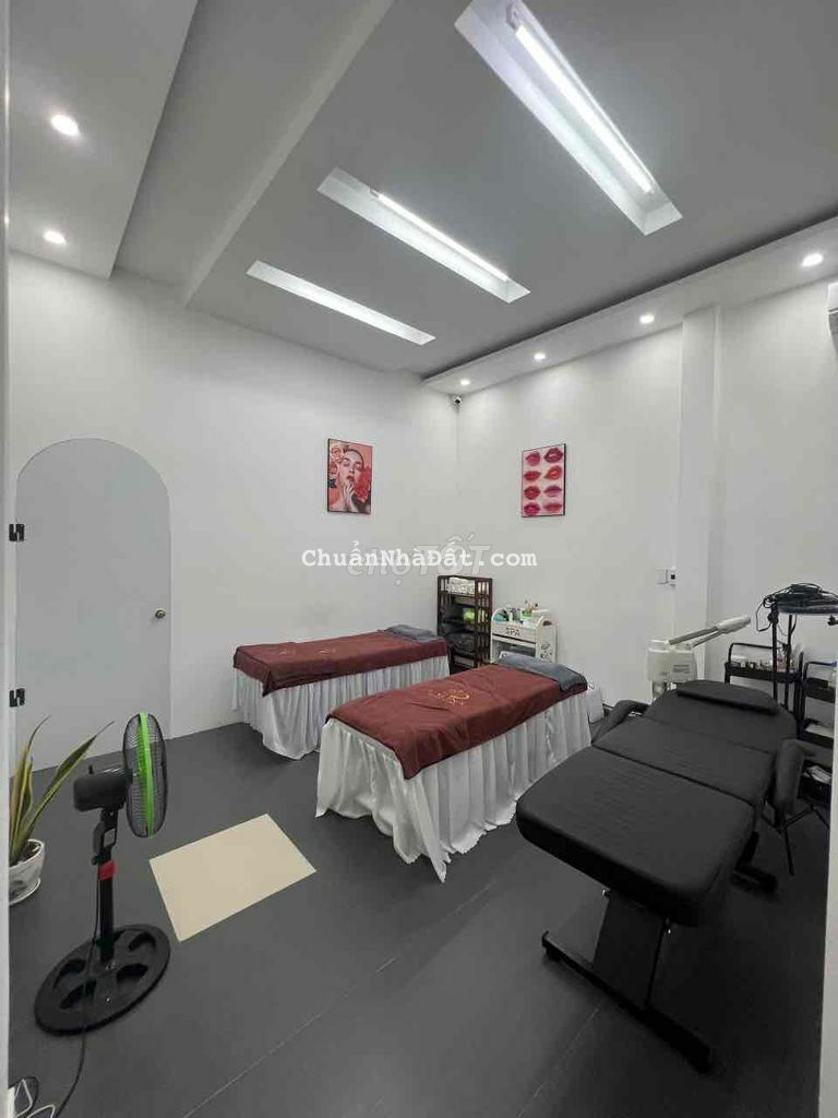 Cho thuê nhà cấp 4 100’m2 2pn/1wc mt trần cao vân  - giá : 10tr/th Lh