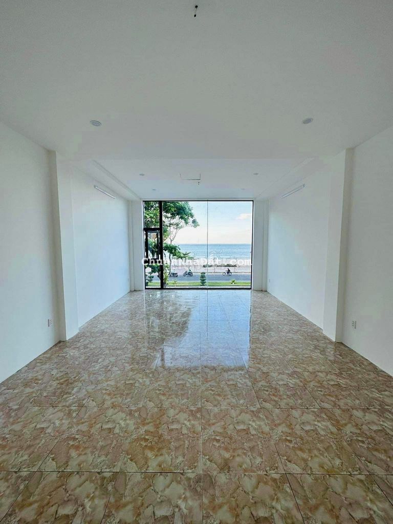 NHÀ 3 TẦNG MỚI XÂY MT NGUYỄN TẤT THÀNH