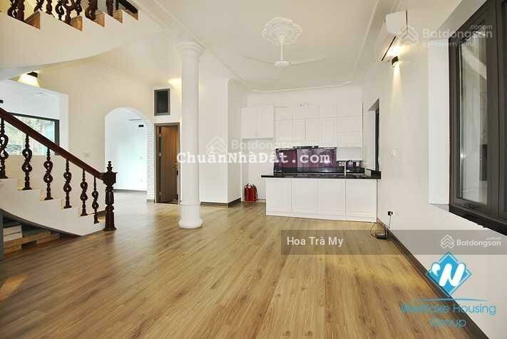 Cho thuê nhà Nguyễn Ngọc Vũ 100m2x5 tầng, mặt tiền 6m, ô tô tránh, TK hiện đại, 28 tr/th