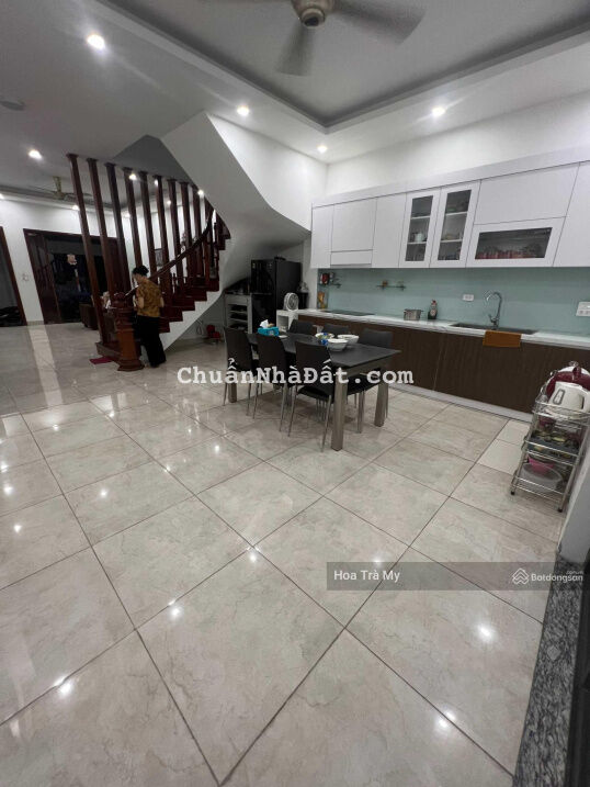 Cho thuê nhà Nguyễn Trãi 75m2x5 tầng, ô tô đỗ cửa, nhà mới hợp mọi mô hình, 18 tr/th