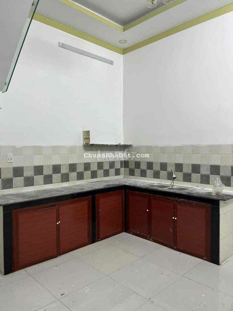 nhà bình chuẩn gần chợ phú phong 3p ngủ giá 5tr nhà bình chuẩn gần chợ phú phong 3p ngủ giá 5tr