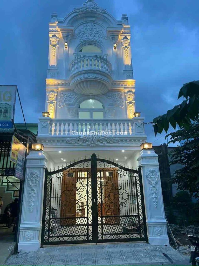 nhà 1 trệt 2 lầu sân xe hơi 4 chỗ, 4p ngủ đường 7m thông 10tr/th