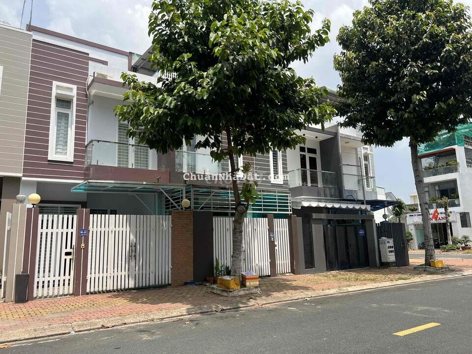 Cho thuê nhà 1 trệt 1 lầu 1 tum full nội thất KDC Hiệp thành 3