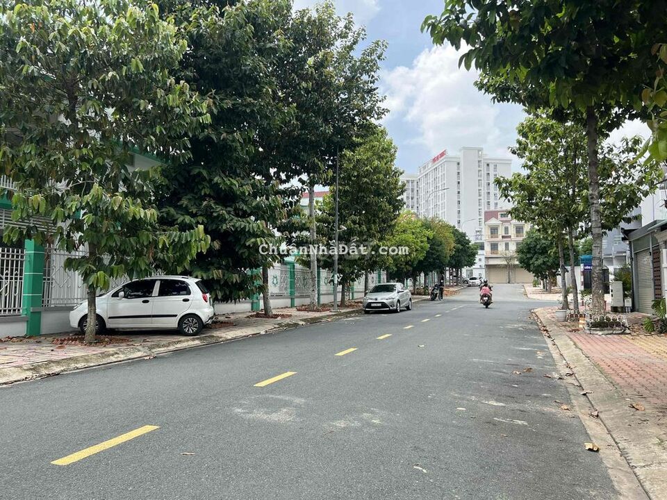 Cho thuê nhà 1 trệt 1 lầu 1 tum full nội thất KDC Hiệp thành 3