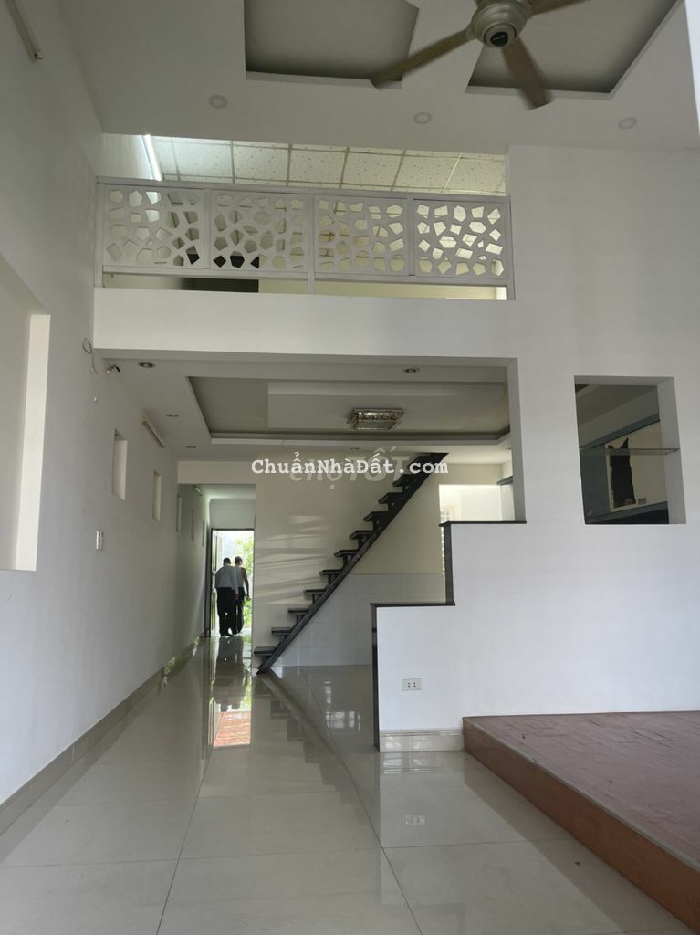 Cho thuê nhà sát khu TTTM BECAMEX 1 lững 2PN SÂN XE HƠI 7tr đẹp rẻ