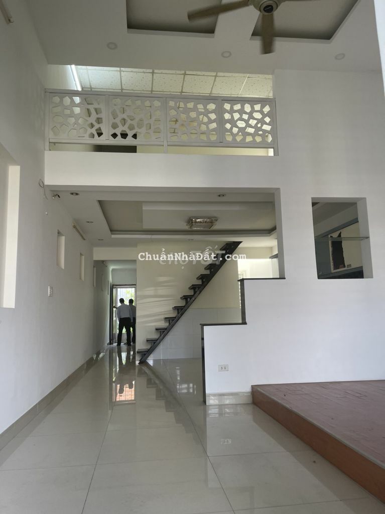 Cho thuê nhà sát khu TTTM BECAMEX 1 lững 2PN SÂN XE HƠI 7tr đẹp rẻ