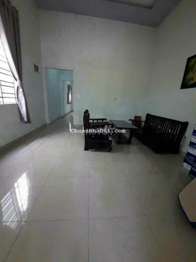 Cho thuê nhà Phú Hoà , 2 PN , Sân rộng mát mẻ