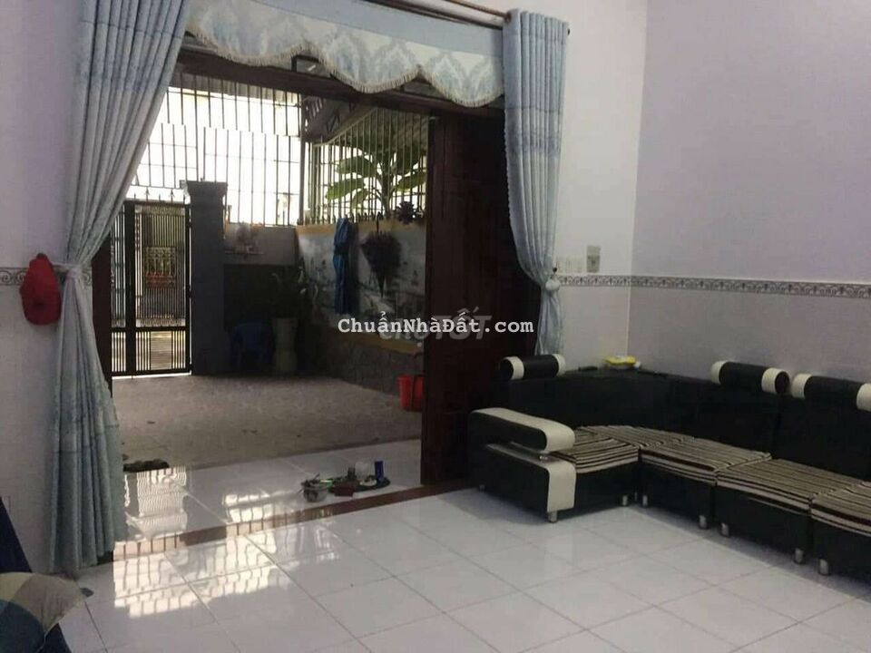 Cho thuê nhà 3 phòng ngủ, gần trường Tiểu học Phú Hòa 3, sân ô tô