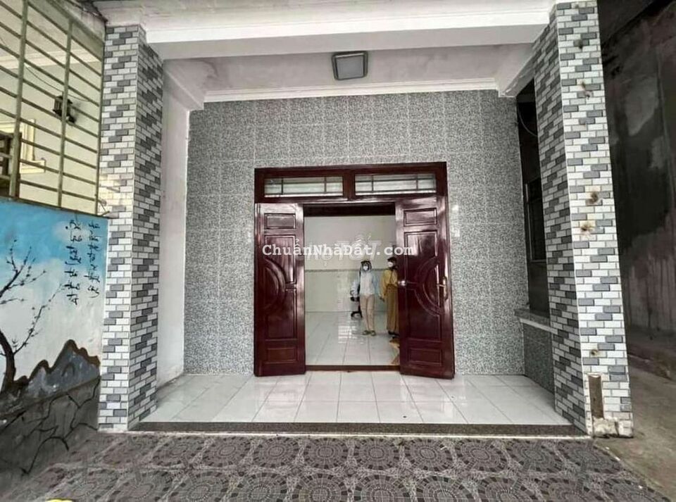 Cho thuê nhà đẹp, sân ô tô gần Lê Hồng Phong, Phú Hòa