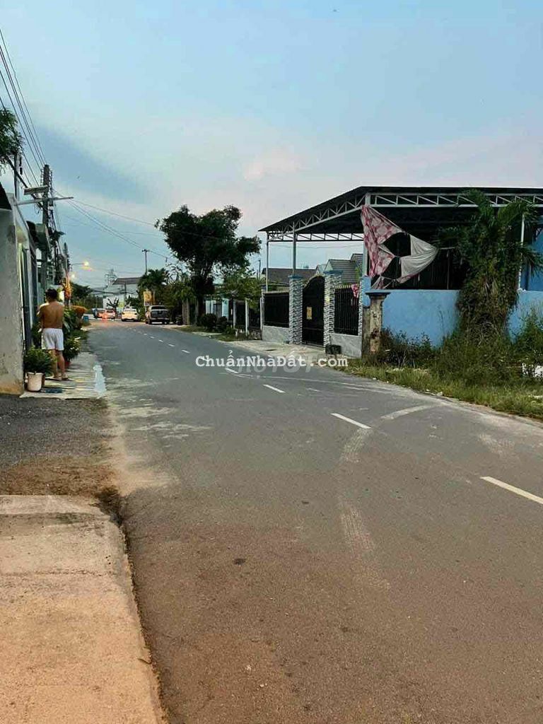 CHO THUÊ NHÀ Ở HOẶC KINH DOANH ĐƯỜNG DX043 Nhựa 8m Thông Dân Kín DT: 3 CHO THUÊ NHÀ Ở HOẶC KINH DOANH ĐƯỜNG DX043 Nhựa 8m Thông Dân Kín DT: 3