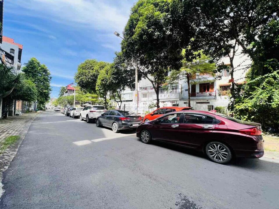 Cho Thuê Biệt Thự 1T2L,Sân Rộng.Sát  Hoàng Diệu 2,DTSD 500m2 Ngang 10M