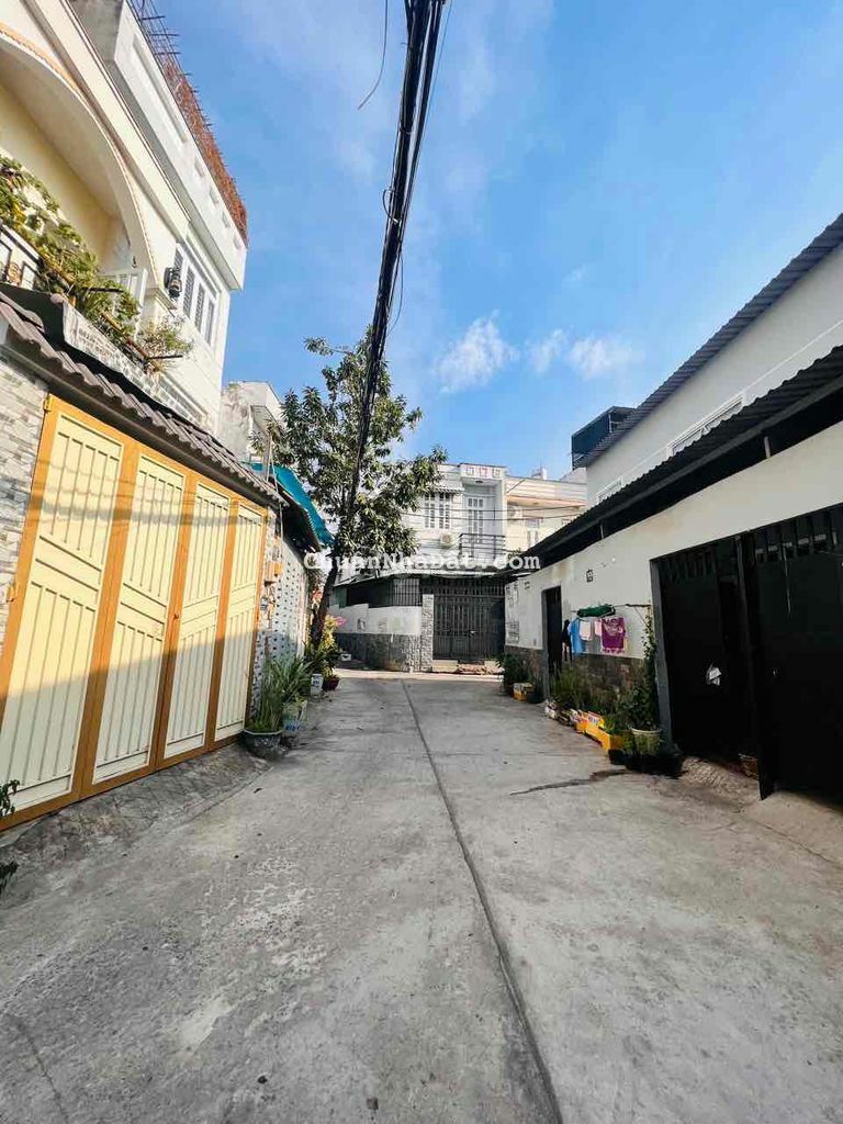 Nhà Mới 1T1L, Xe Hơi Thông gần Phạm Văn Đồng,Có Nội Thất.Khu An Ninh Nhà Mới 1T1L, Xe Hơi Thông gần Phạm Văn Đồng,Có Nội Thất.Khu An Ninh