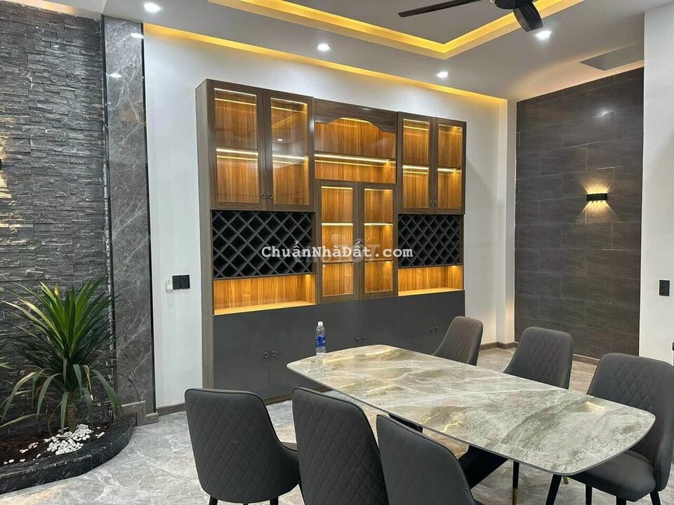 Cho thuê nhà nguyên căn đường Nguyễn Hồng Đào