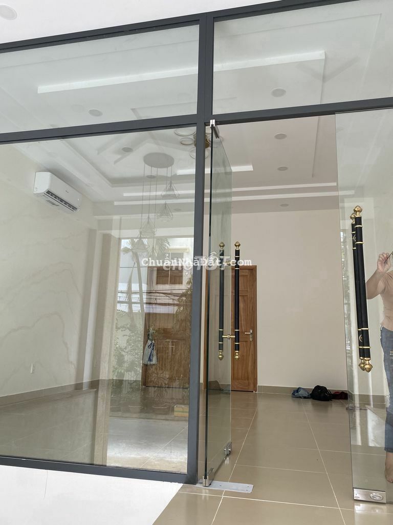 Tòa Nhà Khu K300. 5x20m. Hầm 4 Lầu.Thang Máy. Suốt