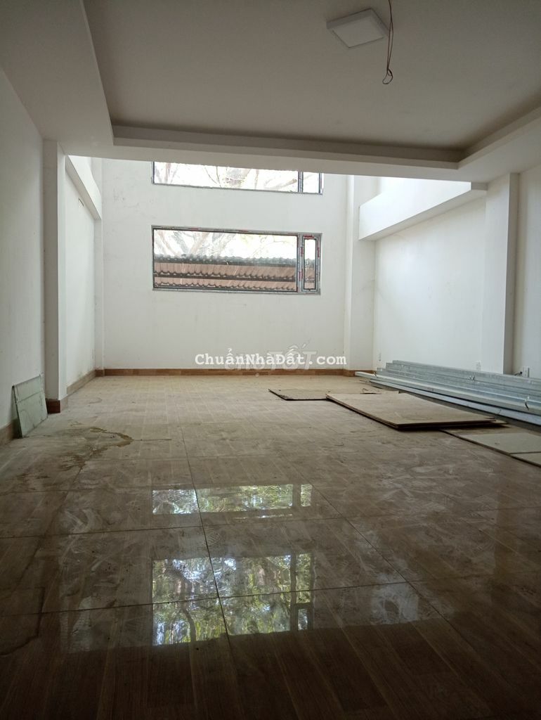 Cho thuê mặt tiền đường chính khu K300