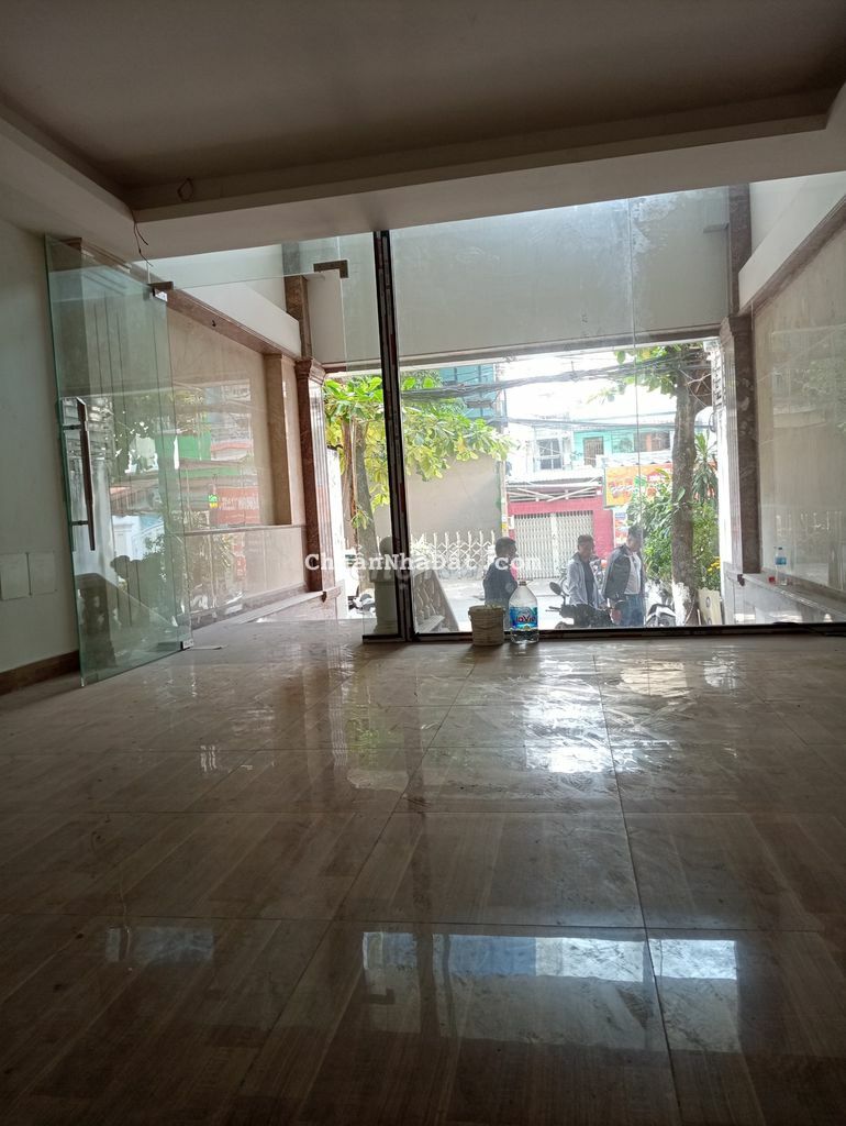 Cho thuê mặt tiền đường chính khu K300