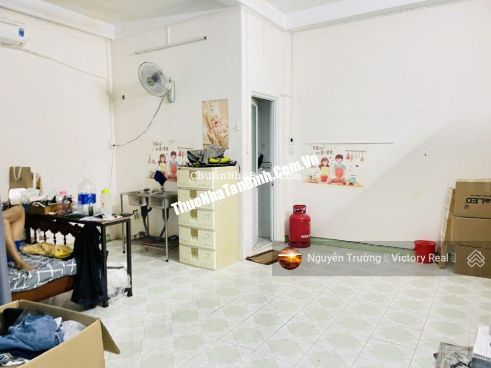 Cho thuê nhà hẻm đường Bành Văn Trân, 6 phòng ngủ, giá 20 triệu, có máy lạnh