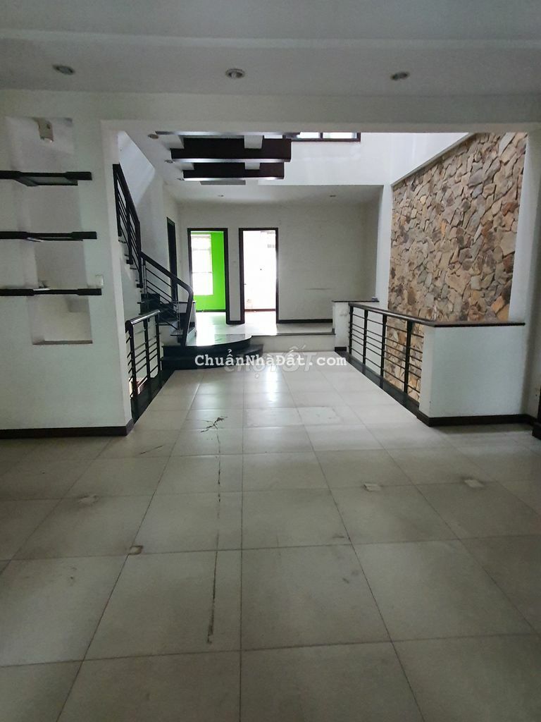 Cho Thuê VIlla Khu Sân Bay. 7x20m. Trệt 3 Lầu.