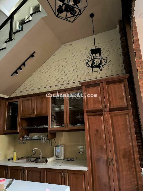 Cần cho thuê nhà mặt tiền Lam Sơn, f2, Tân Bình