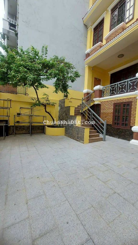 Biệt thự sân vườn mới gần Hoàng Hoa Thám sân bay