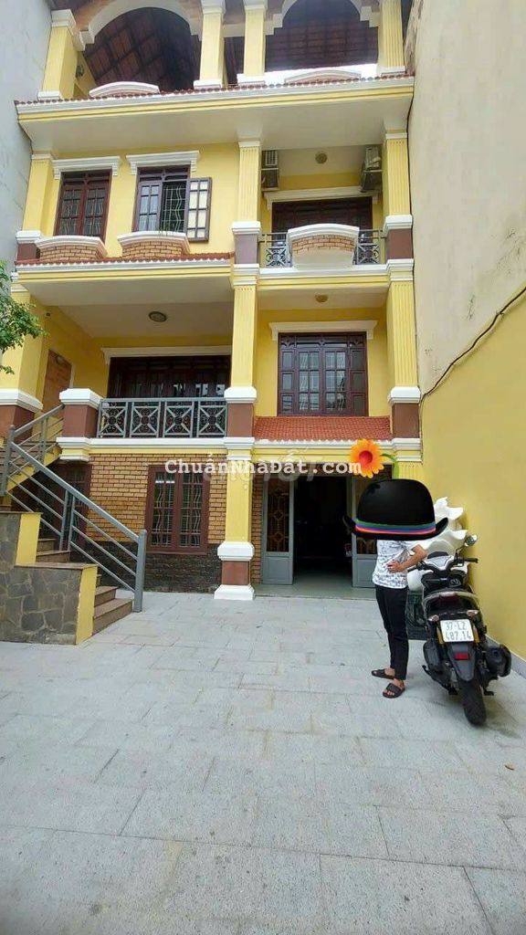 Biệt thự sân vườn mới gần Hoàng Hoa Thám sân bay