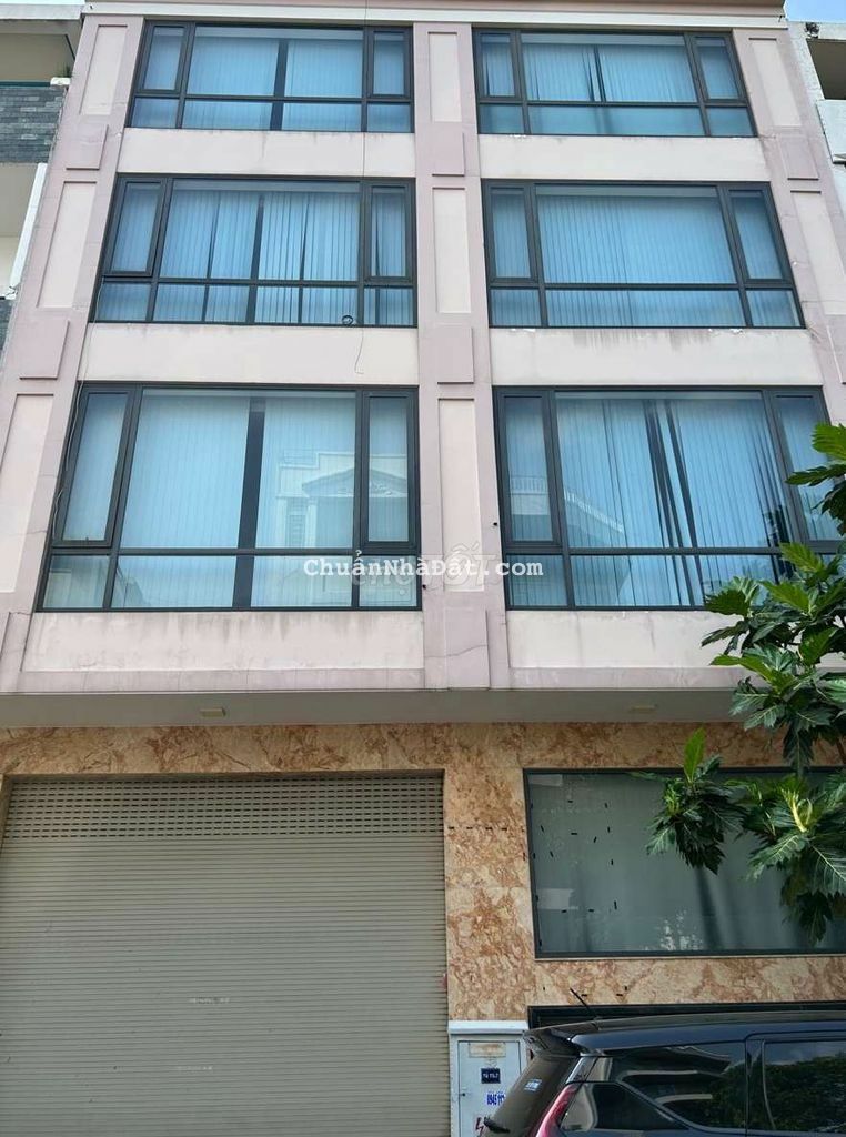 Nhà đường Cộng Hoà 10x20m 1 hầm 4 tầng