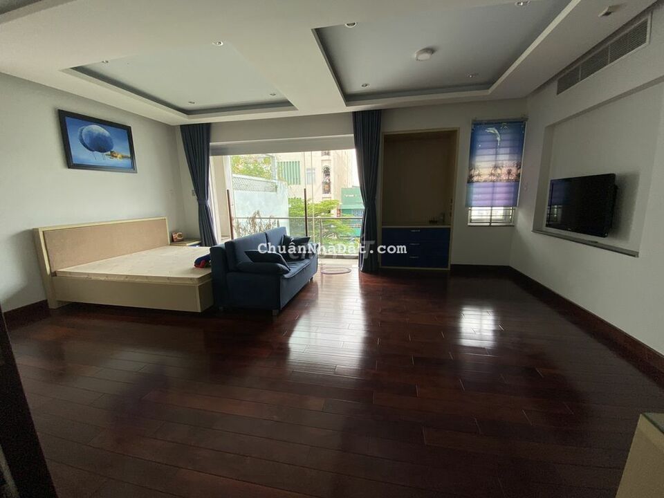 Cho thuê Villa 15x20m 1 hầm 1 trệt 3 lầu - Khu VPCT đường Cộng Hòa