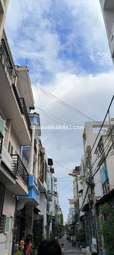 Nhà cho thuê nguyên căn đường  lạc Long Quân giá 9tr