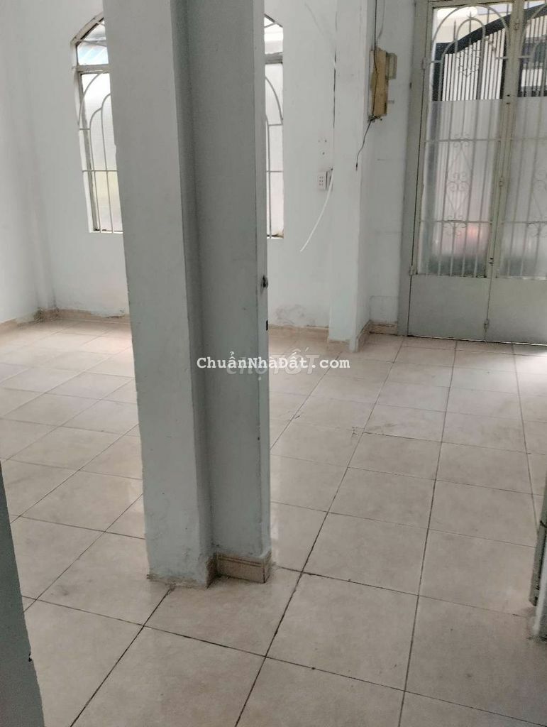 Nhà hxh đối diện trường sóc nâu