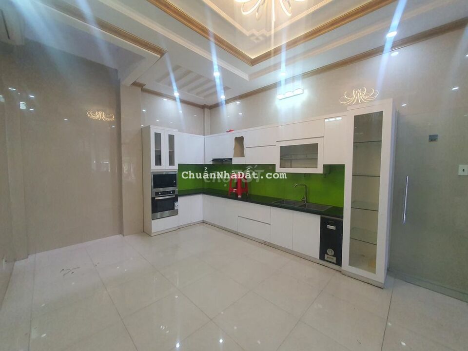 Cho thuê nhà 4 lầu ngang 5 dài 20m - Mặt tiền Tiền Giang P2 Tân Bình. Cho thuê nhà 4 lầu ngang 5 dài 20m - Mặt tiền Tiền Giang P2 Tân Bình.