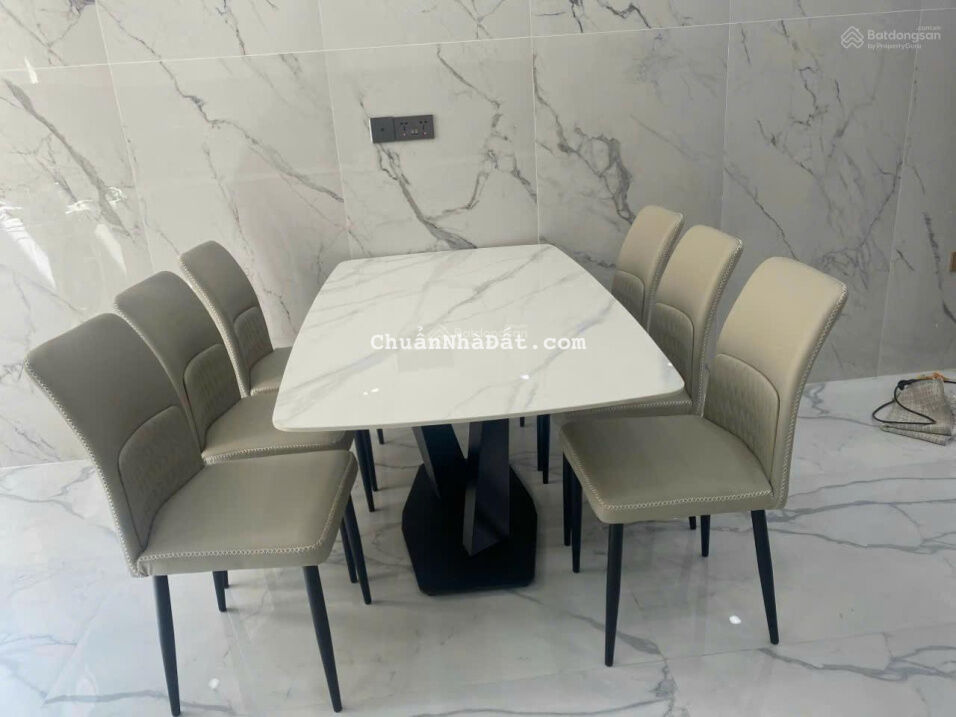 Nhà mới HXT Nguyễn Sỹ Sách, P. 15, Q. Tân Bình.
Diện tích: 4x15m, 1 trệt 2 lầu gồm 4PN 5WC Nhà mới HXT Nguyễn Sỹ Sách, P. 15, Q. Tân Bình.
Diện tích: 4x15m, 1 trệt 2 lầu gồm 4PN 5WC