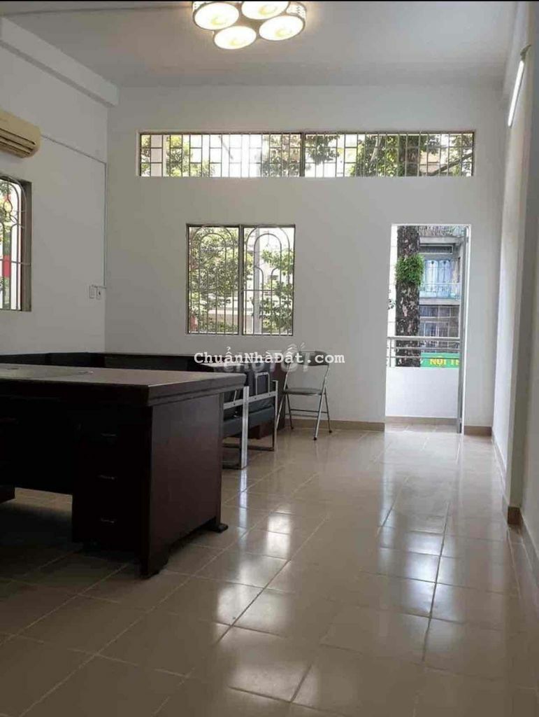 Cho thuê nhà mặt tiền Nguyễn Hồng Đào 3 lầu 25tr