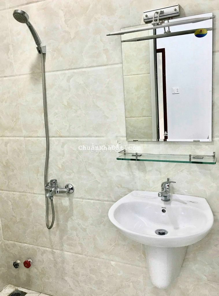 Cho thuê nhà 31/5d Hoàng Việt, Phường 4, Tân Bình.