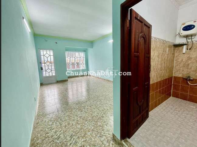 Nhà Nguyên Căn Đẹp đẻ thoáng mát sạch sẽ để đc oto trong nhà