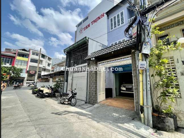 Nhà Nguyên Căn Đẹp đẻ thoáng mát sạch sẽ để đc oto trong nhà