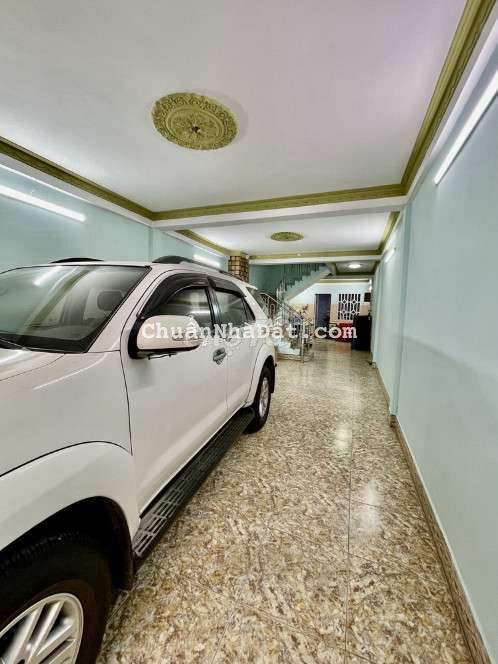 Nhà Nguyên Căn Đẹp đẻ thoáng mát sạch sẽ để đc oto trong nhà