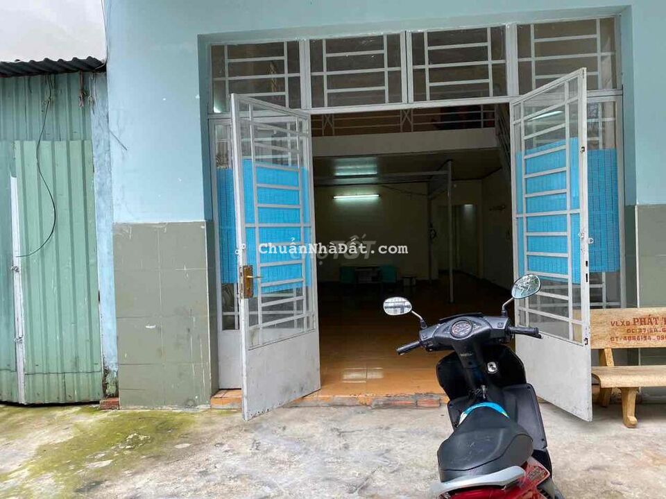 Hẻm 8m Thoại Ngọc Hầu 6x20, 2Pn, sân rộng, 12 triệu Hẻm 8m Thoại Ngọc Hầu 6x20, 2Pn, sân rộng, 12 triệu