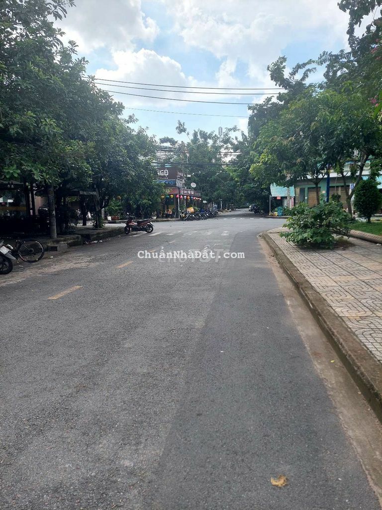 Nhà 4 lầu 8x20m đường nội bộ s3 tây thạnh