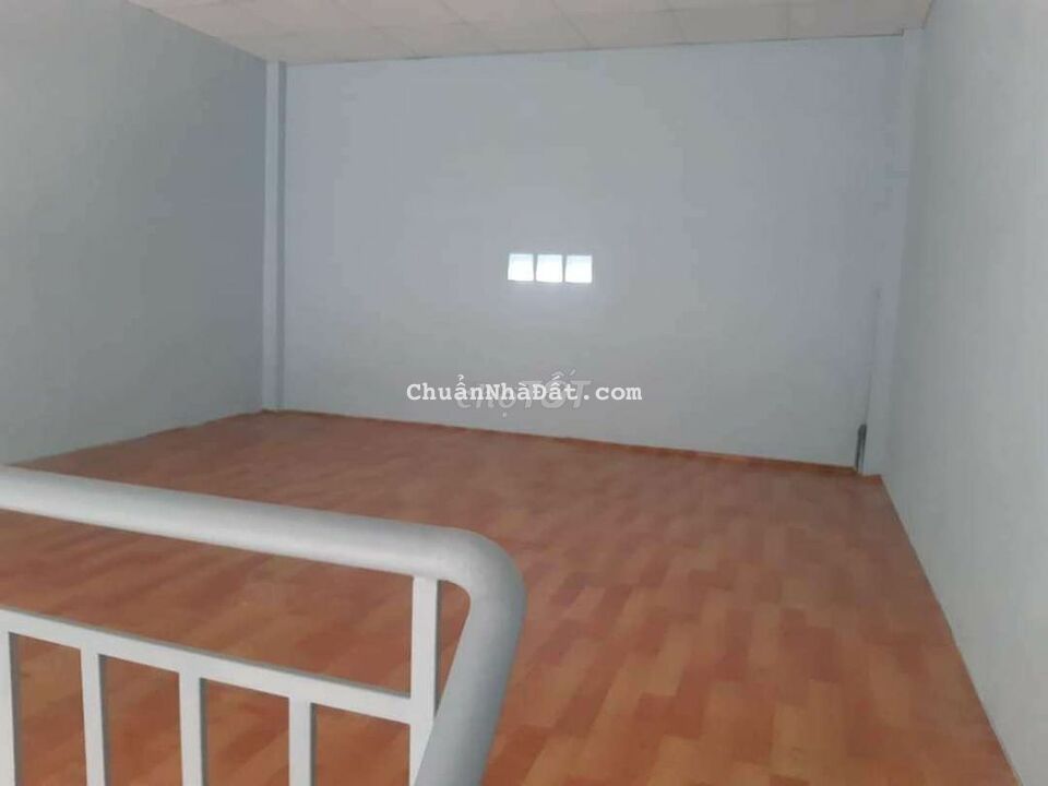 Cho thuê nhà c4 gác lửng ,hxt 5m lê trọng tấn