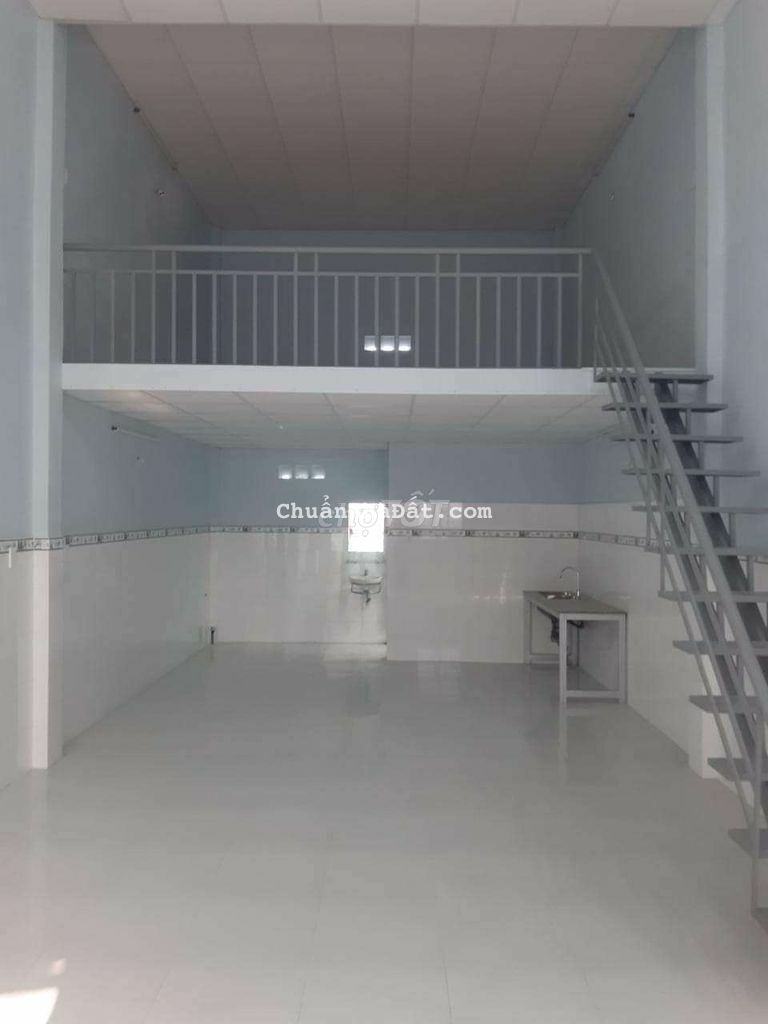 Cho thuê nhà c4 gác lửng ,hxt 5m lê trọng tấn