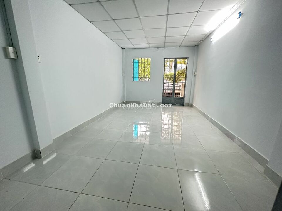 Nhà đường 8m Thạch Lam , 2 Phòng ngủ , 2 WC