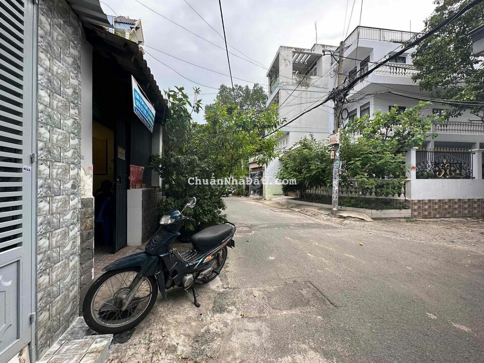 nhà nguyên căn đường 8m Thạch Lam 4x12, lầu.