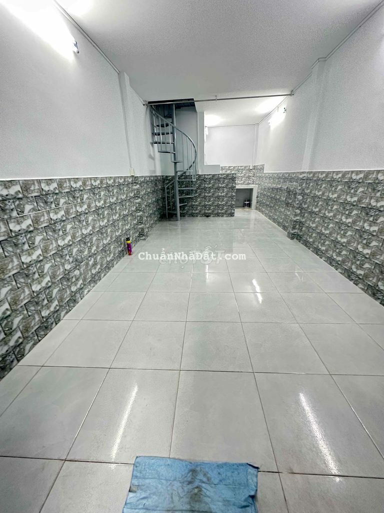 nhà nguyên căn đường 8m Thạch Lam 4x12, lầu.